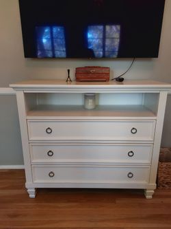Dresser/Media Chest