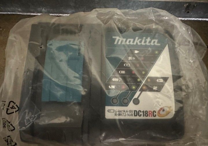 Makita Fast Charger