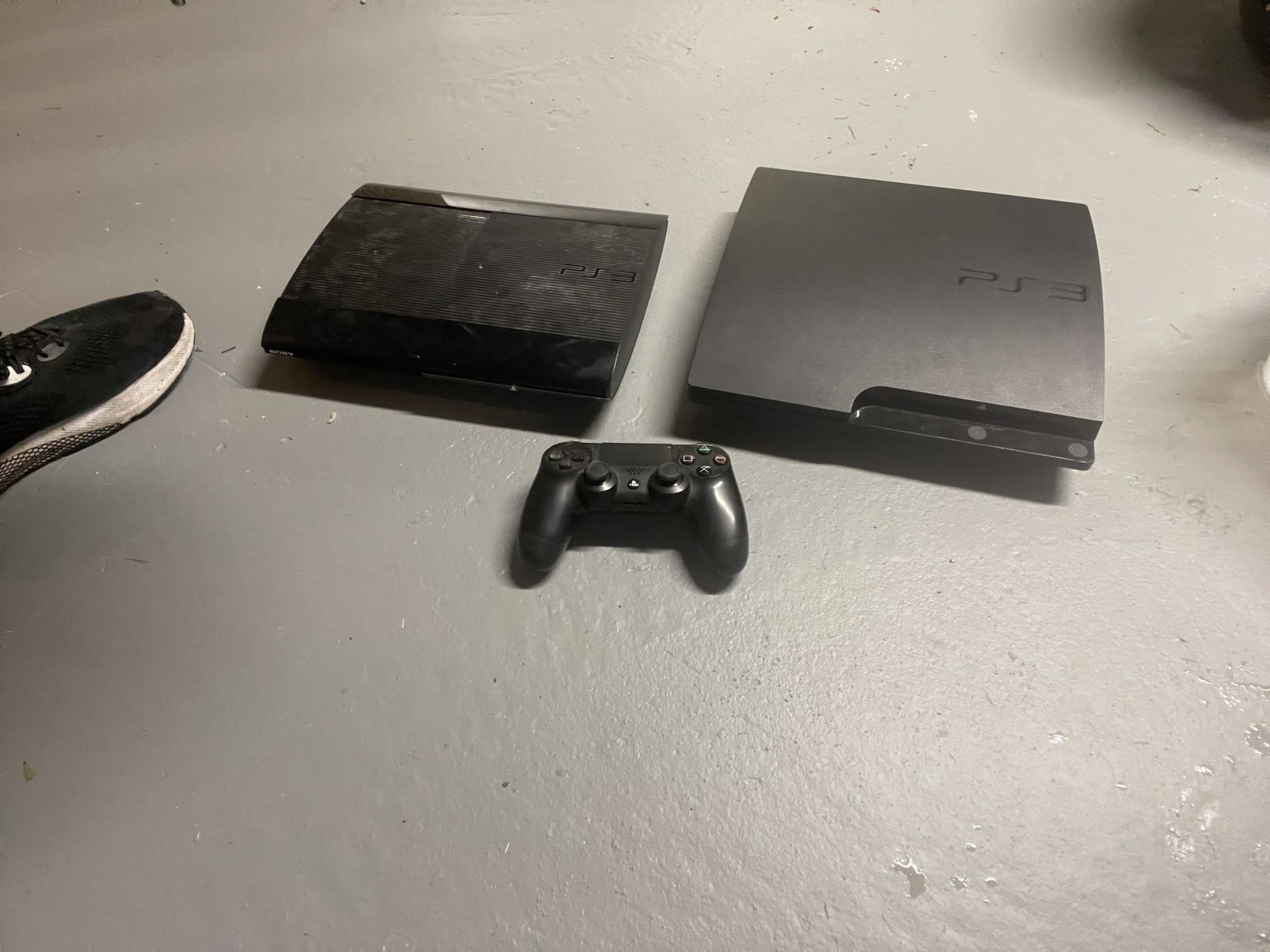 2 PS3s And 1 Controller