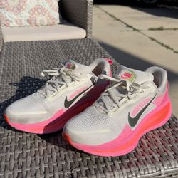 Nike Vomero 18 Size 9.5