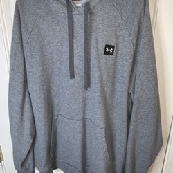 Men’s Under Armour Fleece Hoodie!!