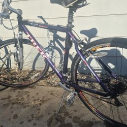 TREK Multi-Track 7700 With Rolf Vector Wheels