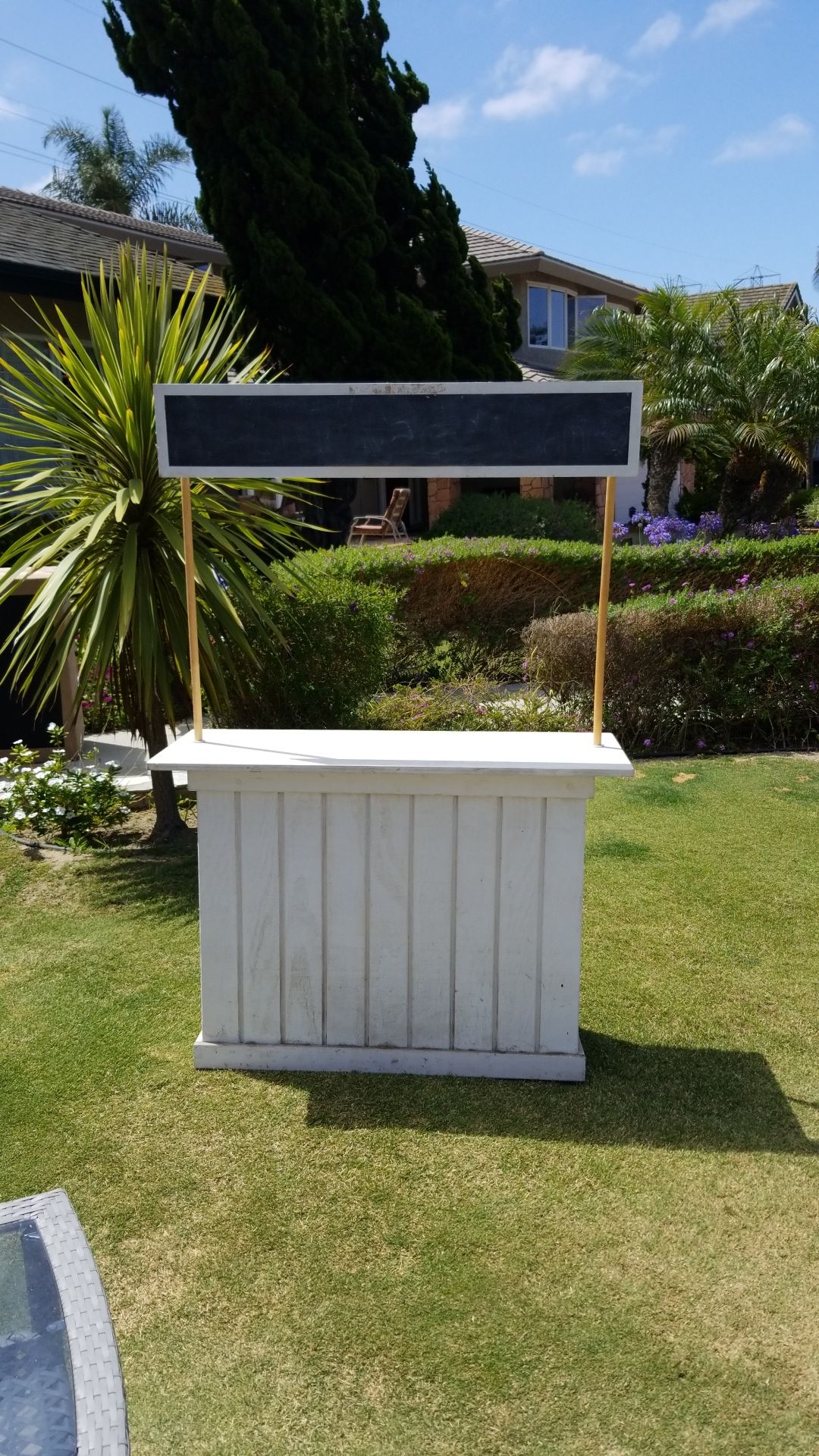 Foldable lemonade stand