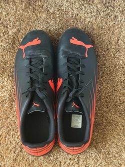 Soccer shoes