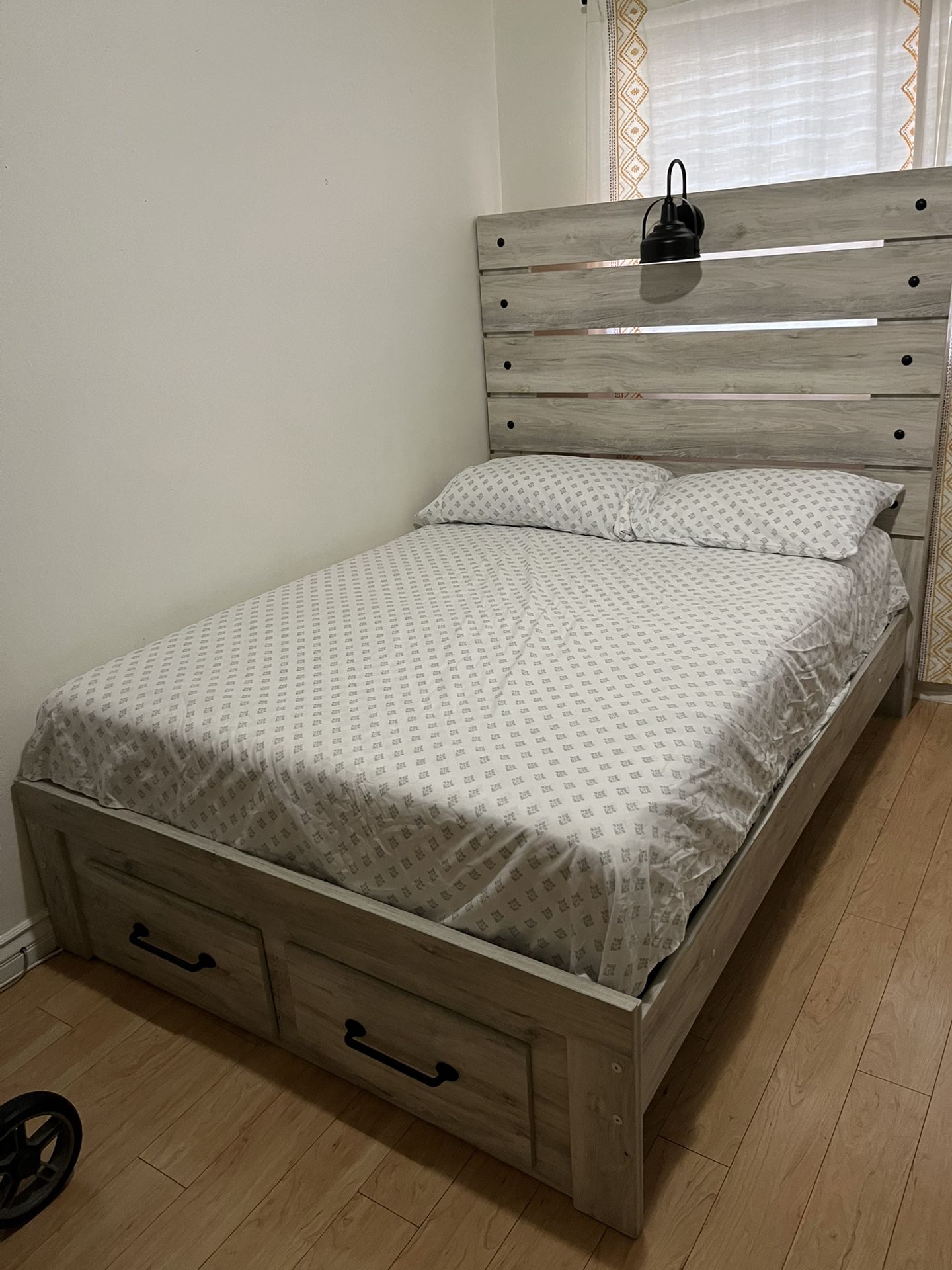 Full Size Bed With Mattress