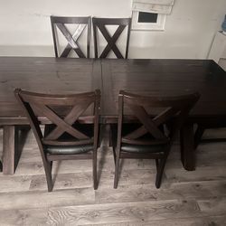 Expandable Wooden Table 