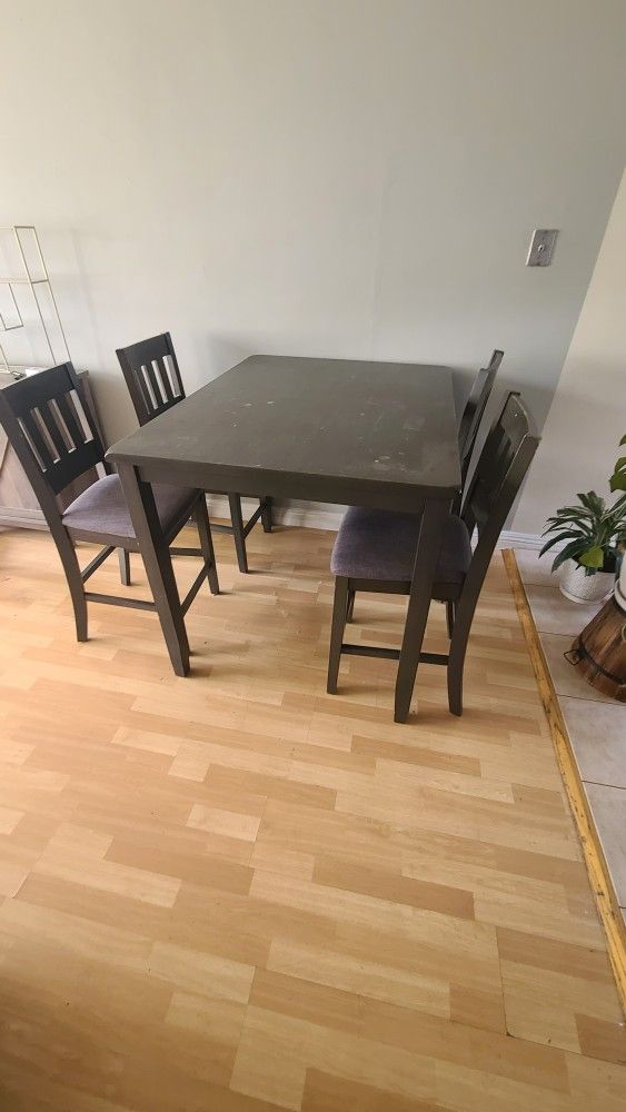 Table And Chairs 