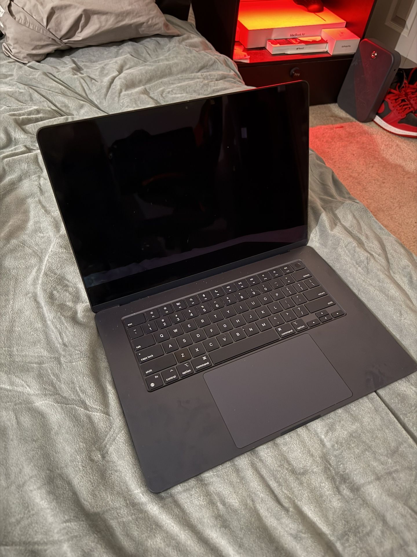 MacBook Air 15" Laptop - M2 chip Built for Apple Intelligence - 8GB Memory - 512GB SSD - Midnight