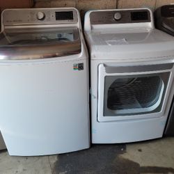 LG MEGA CAPACITY 5.7cu Ft Top Loading Washer And Gas Dryer Set 