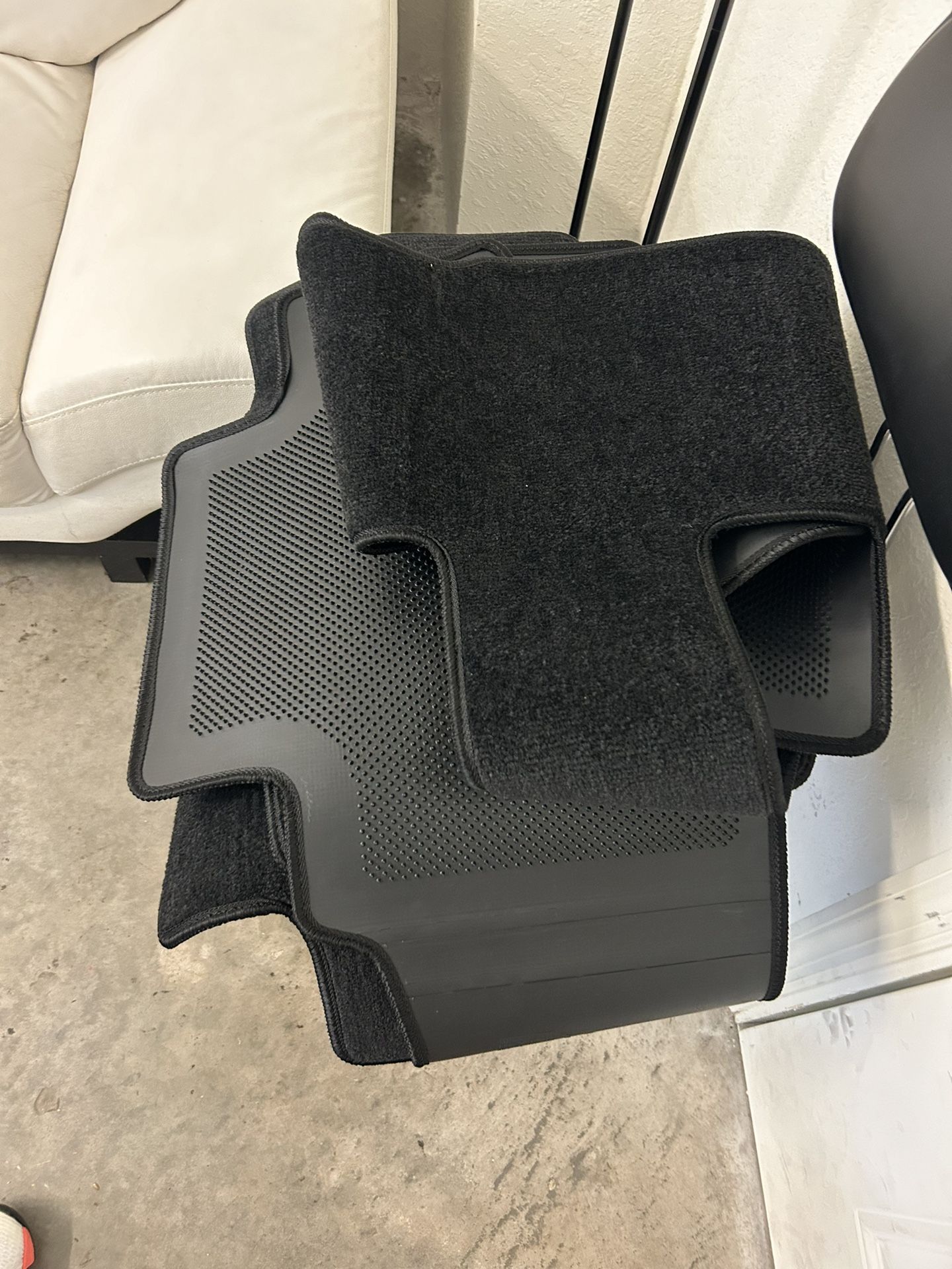 NEW HYUNDAI PALISADE FLOOR MATS NEVER USED