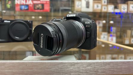 Canon R10 with 18-150mm open box