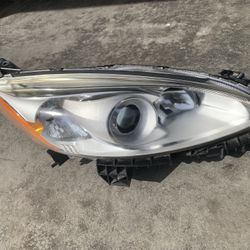 2012 - 2015 Mazda5  	RH, HEADLIGHT