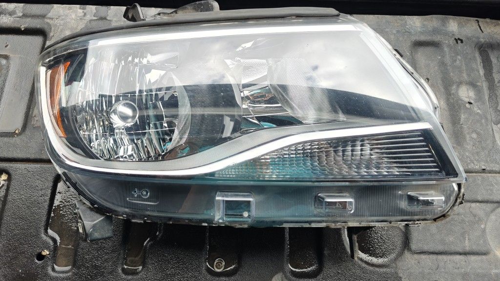 2015-22 Chevy Colorado Right Side Headlight 