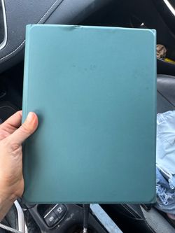 iPad Pro generation 11 with mouse and keyboard case and offering pen