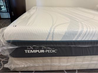 Mattress- Tempur-Pedic Adapt 11" Medium Memory Foam- Queen