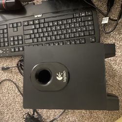 HP PC W/ Logitech Subwoofer Speaker & Game Keyboard