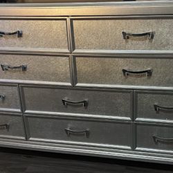 10 Drawer Dresser 
