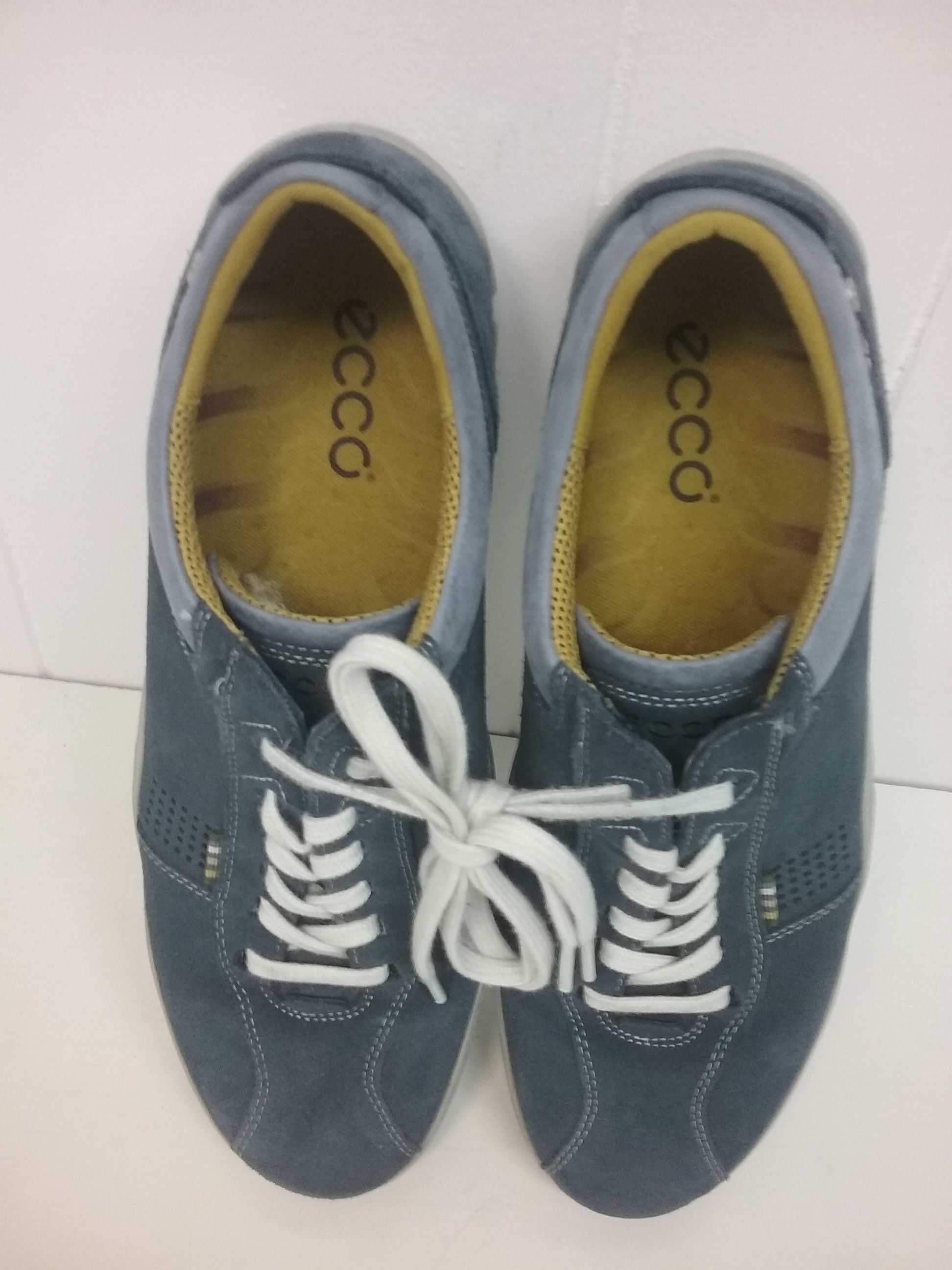 Ecco tennis shoes