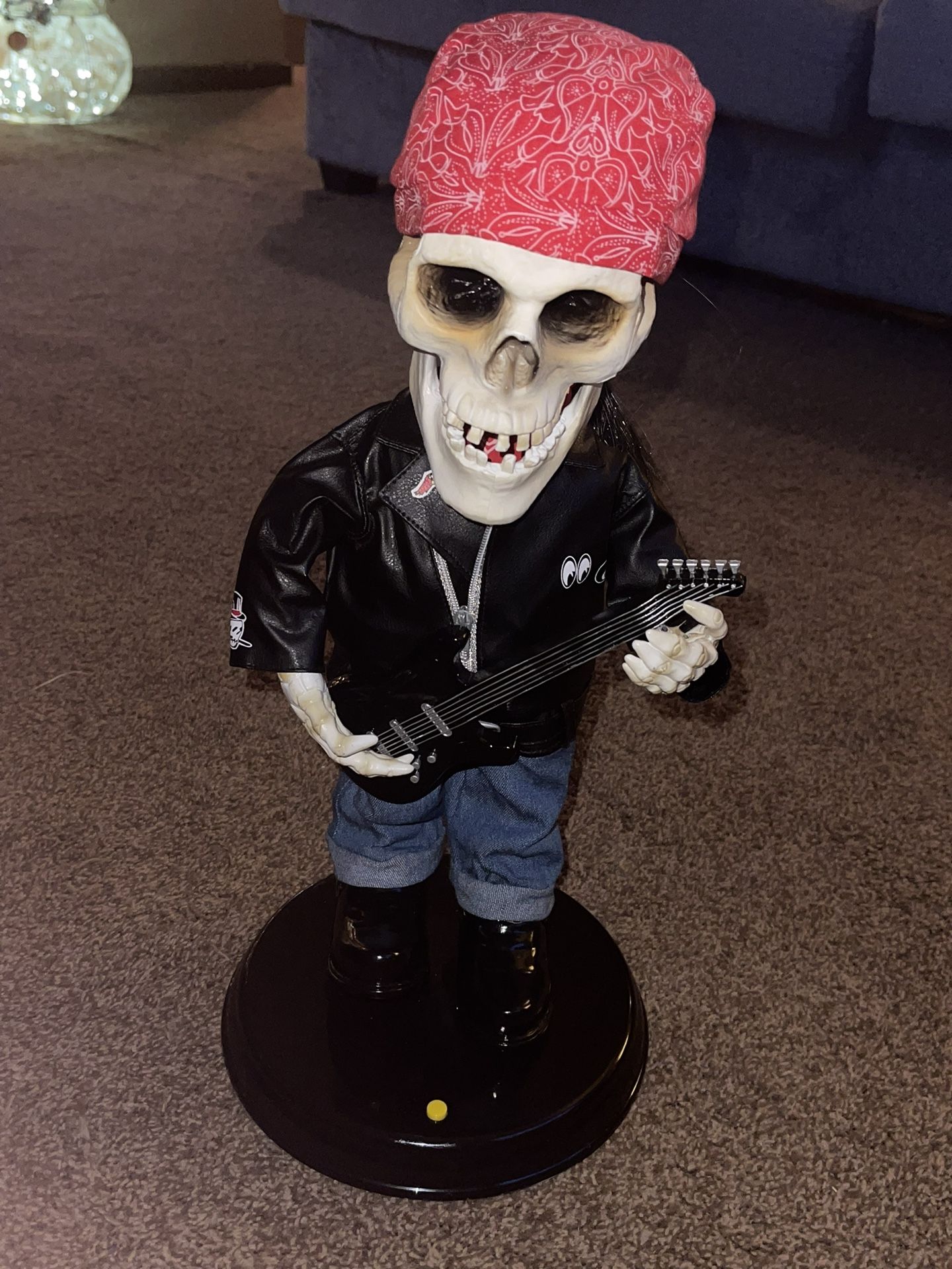 Gemmy Industries Corp. Skeleton Bandana Guitar ZZ Top La Grunge Animatronic Toy.