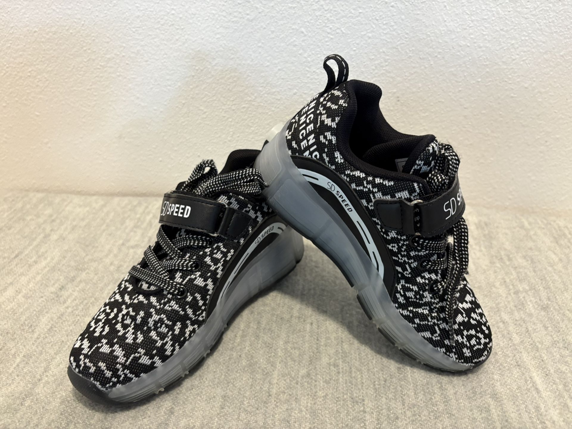 Girls SD Speed Light up Wheelie Shoes size 33 Size 2 - Kids - Simi Valley