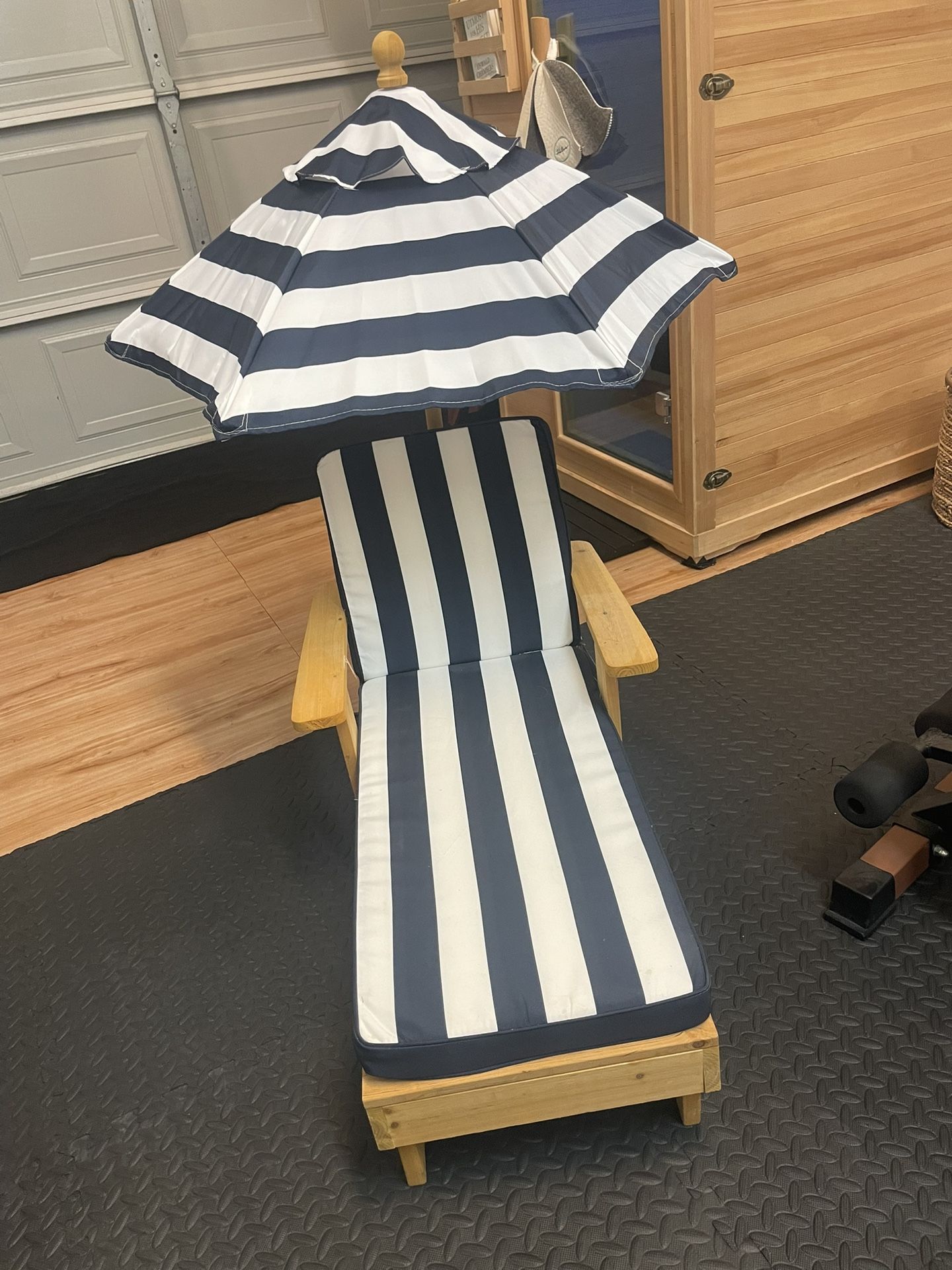 Dog / Kid Outdoor Chair w/Umbrella