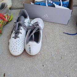 Girls Size 6 Predators Addidas