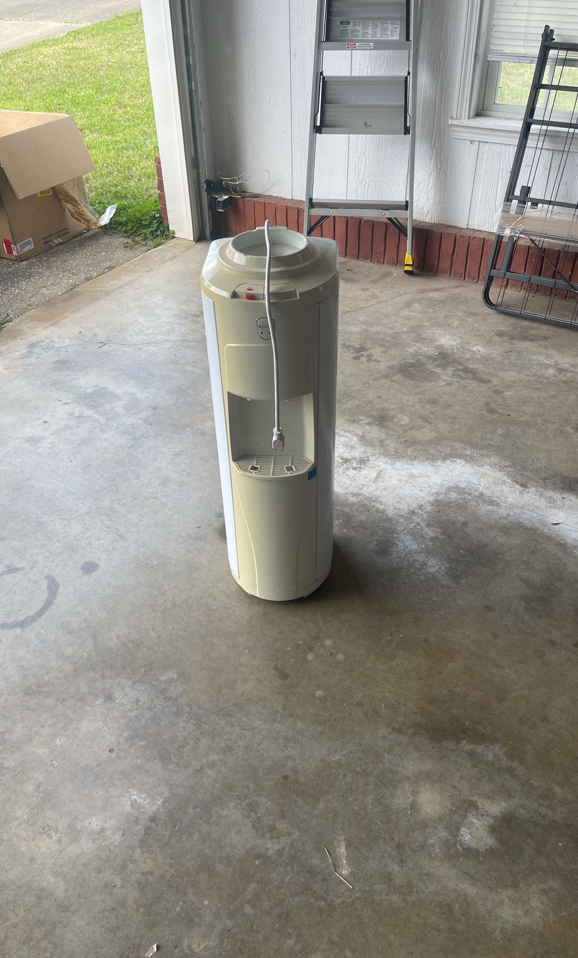 Hot/cold Water Dispenser