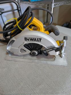 DeWalt electric circular saw used like new $99