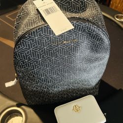 MK Purse & Wallet 20$ / Walmart Shelf 15$