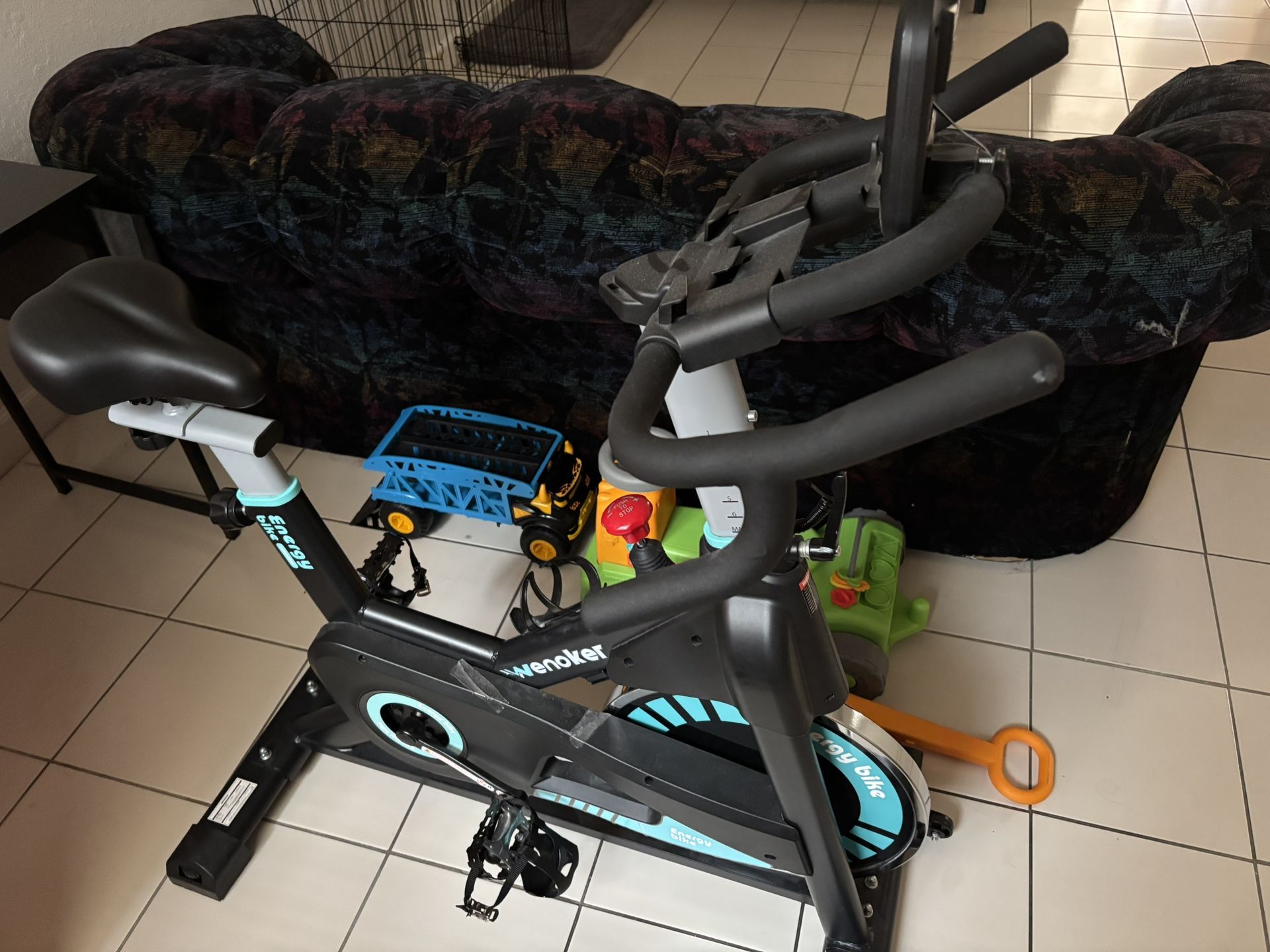 Stationary exercise bike 