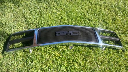 SUBURBAN 88-93 CHROME GRILLE NEW