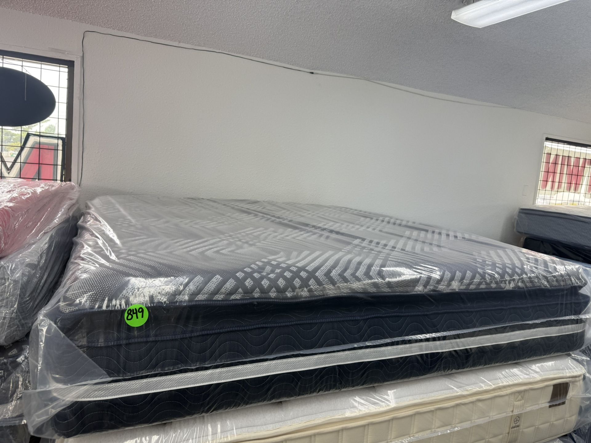 KING SIZE SOUTHERLAND PILLOW TOP MATTRESS & BOX SPRINGS BED SET