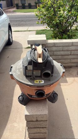 Small jobsite vacuum