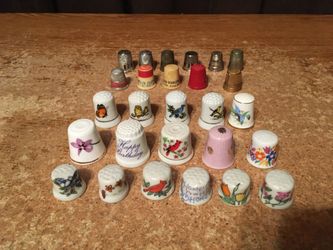 Lot of 27 vintage thimbles ceramic metal birds flowers limoges Goebel Hammersley