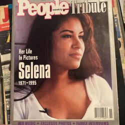 Selena Magazines And Newspaper Clippings In A Binder 