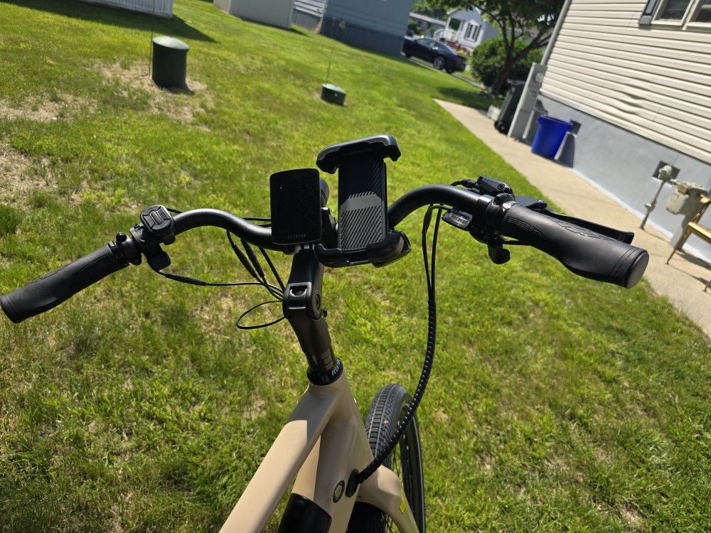 Aventon https://offerup.com/redirect/?o=RS5CaWtl