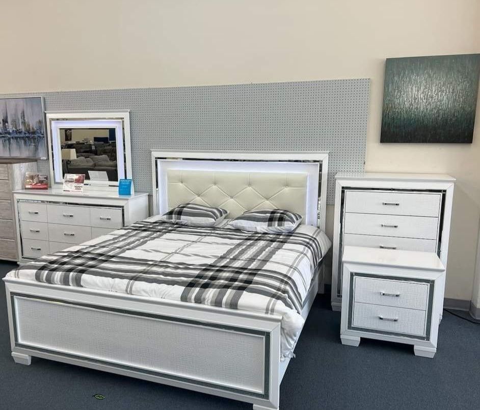 π₯ New Queen Bedroom Set β with LED Lighting β 5 Luxury Pieces π₯. Ask for Price