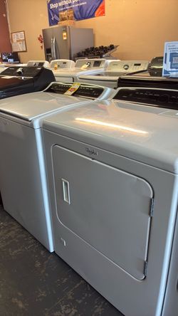 Nice like new Whirlpool washer and gas dryer set