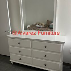 Dresser With Mirror 