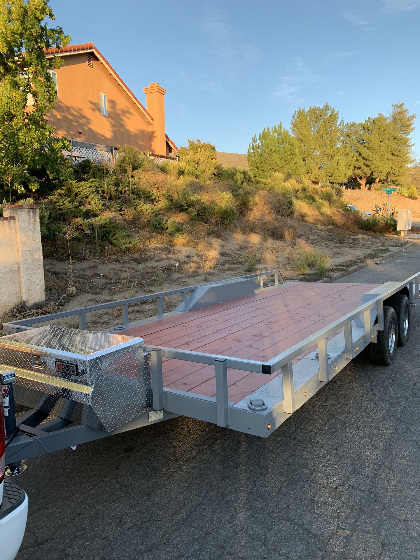 Flat bed trailer