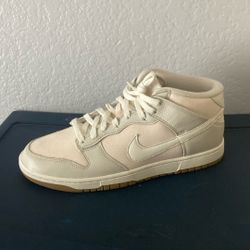 Nike Dunk Mid