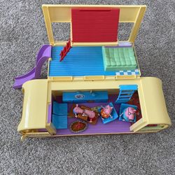 Peppa pig’s Transforming Campervan Playset Toy 