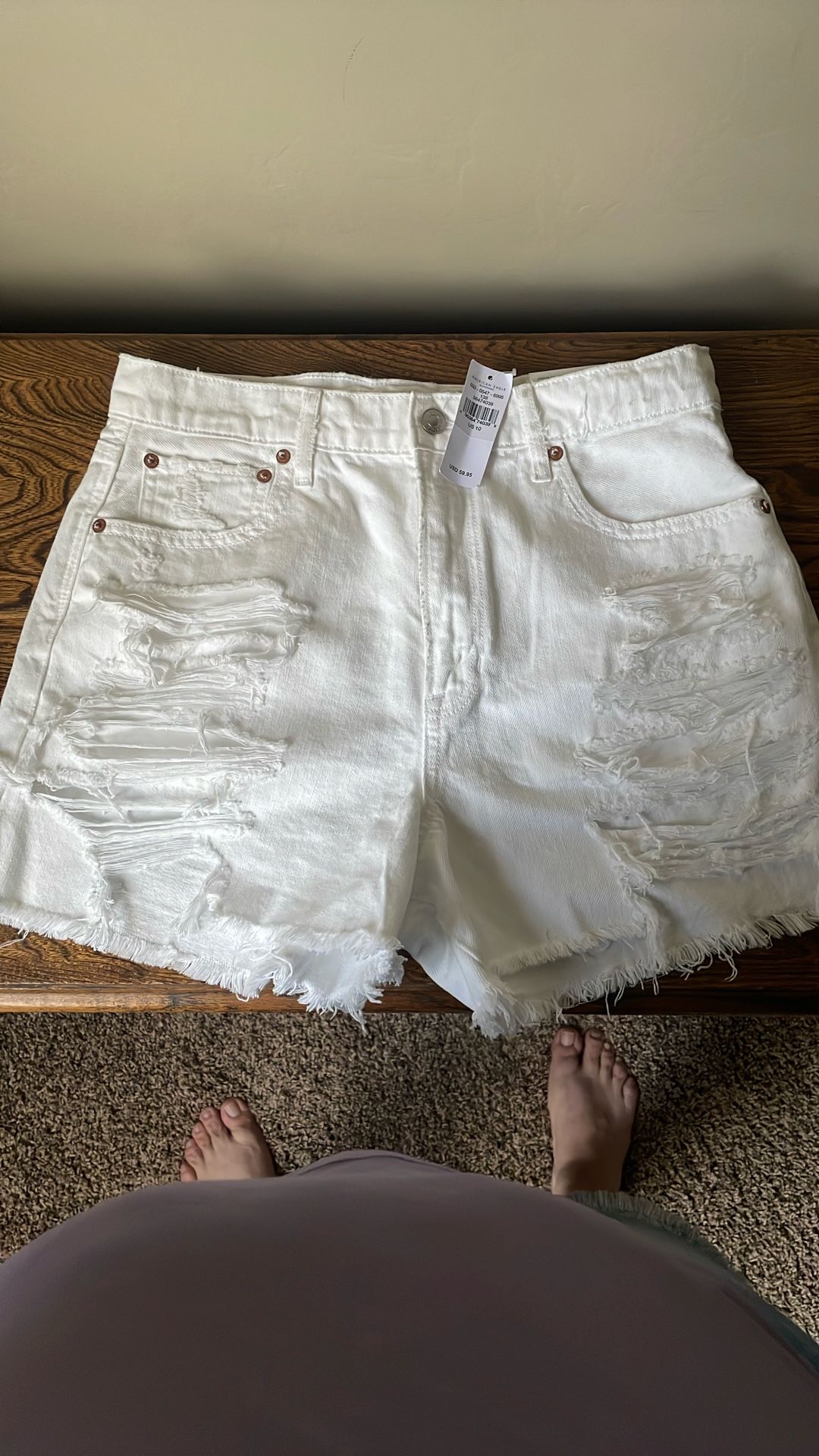 American Eagle Women Size 10 White Shorts