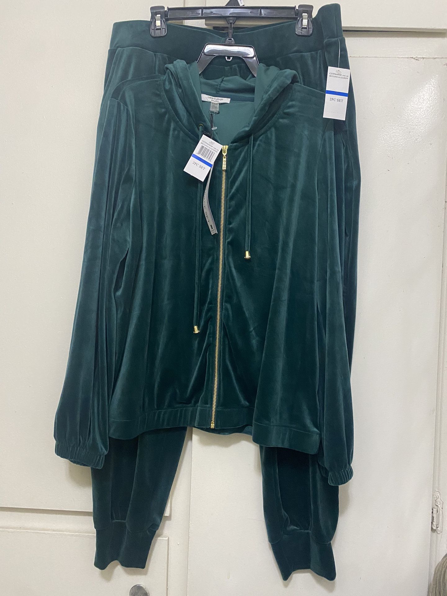 New velour Jogger Track Suit Size 2XL