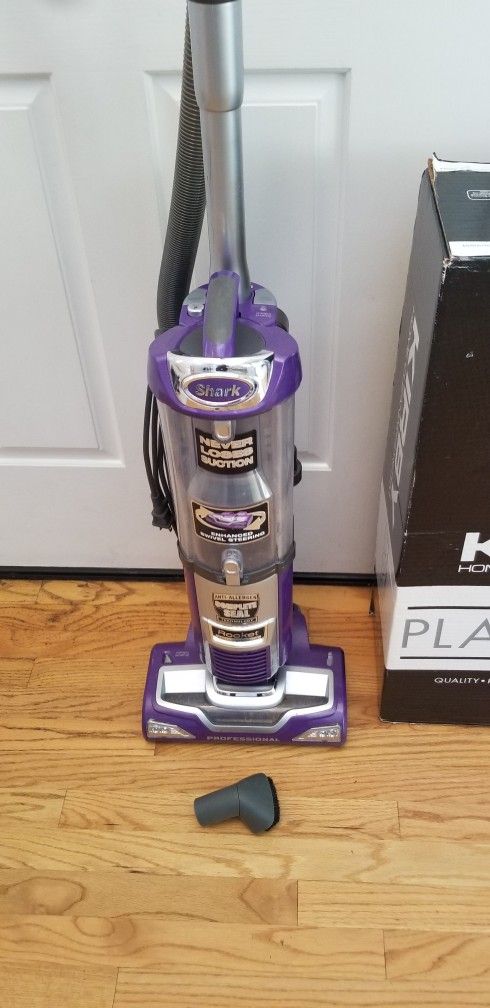 NEW cond SHARK Vacuum , WITH ATTACHMENTS , AMAZING POWER SUCTION. , WORKS EXCELLENT , IN THE BOX