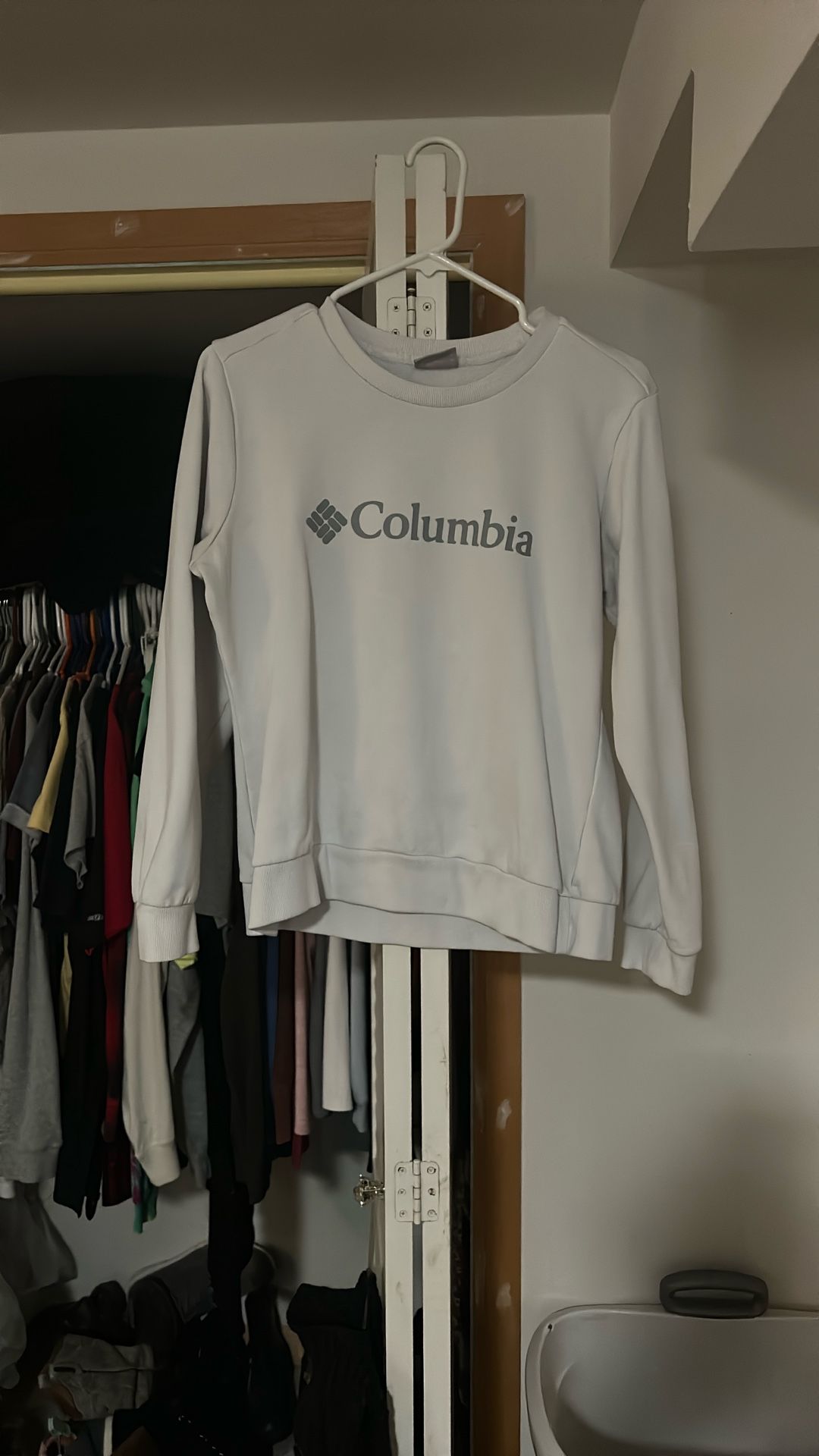 Medium Columbia Sweatshirt