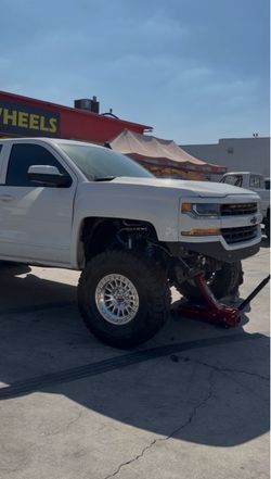 37x12.50R17 Toyo Open Country Trail & KMC 552 17x8.5