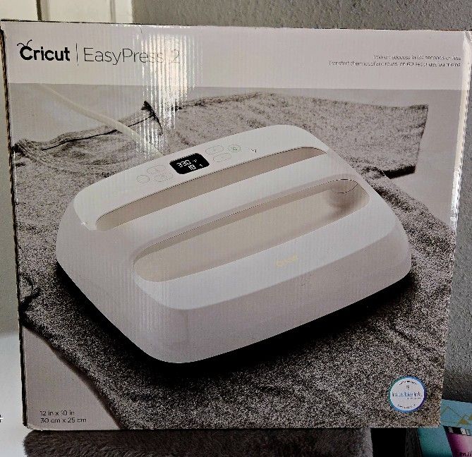 BNIB Cricut Easy Press 2