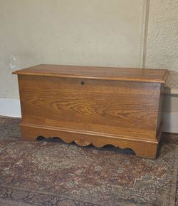 Nice Lane & Company Cedar Chest. 20"tall x 40"length x 15"deep, Great Shape, Great Deal.