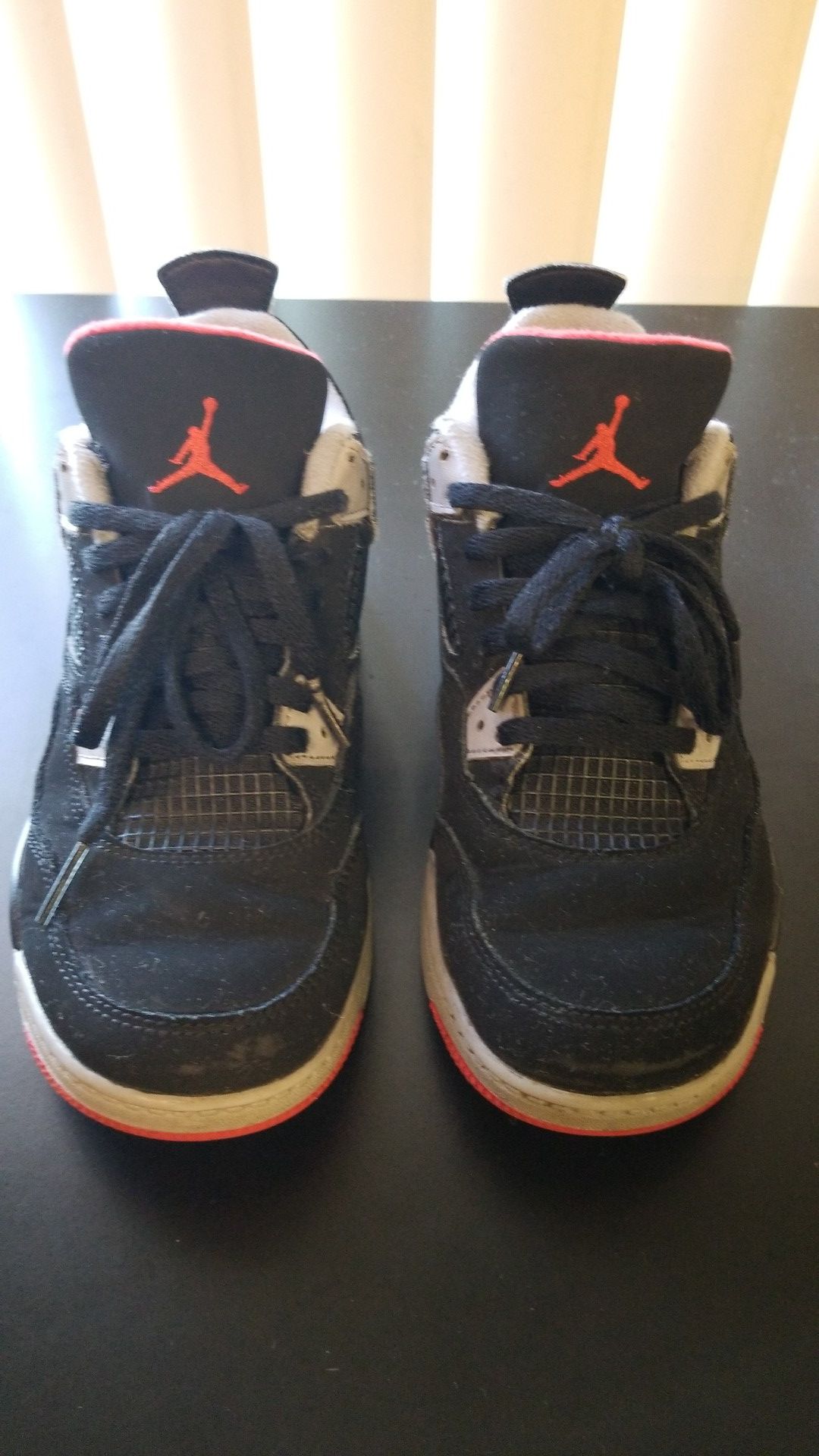 Nike Air Jordan 4 boys 2.5Y